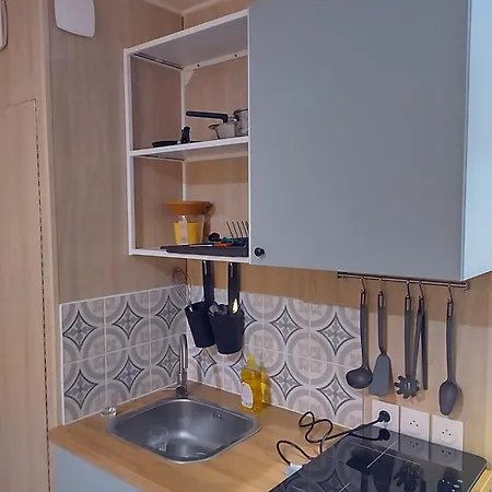 Ecofriendly Tinyhouse On An Enclosed *