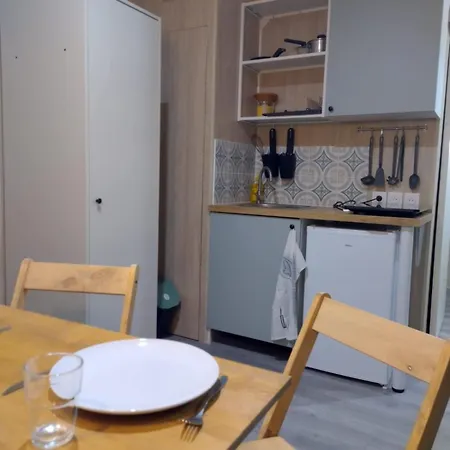 Ecofriendly Tinyhouse On An Enclosed